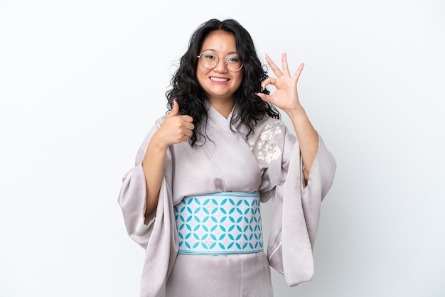 Client mulțumit cu broderie